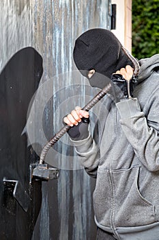 Burglar breaks lock on door