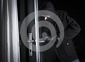 Burglar forcing door