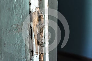 Burglary through the cracked door