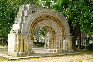 Burgos triumphal arch photo