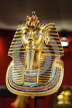 Burial mask of the egyptian pharaoh Tutankhamun photo