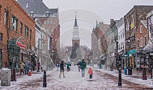 Snowing on Christmas Eve while shopping in a Vermont City