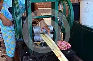 Burmese girl made sugar cane juice by maker manual machine for sale traveler