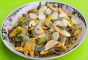 Burmese, Myanmar tea leaf salad called Lahpet thoke recipe with Djenkol Bean slices