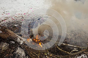 Burn refuse in nature, cleaning and waste incineration after the