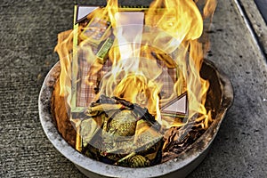 Burning fake gold in the Chinese New Year& x27;s Day