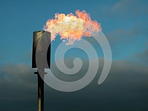 Hořící plyny v plamen věž 