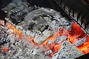 Bruciando legna 