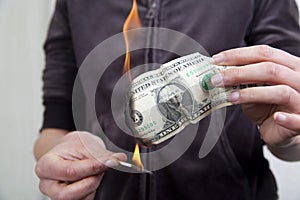 Burnning the money