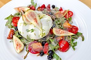 Burrata Salad Figs Arugula