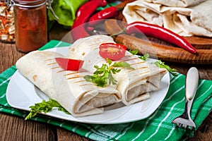 Burritos filled wiht minced meat, bean and vegetables.