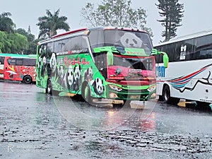 Bus restu di terminal arjosari