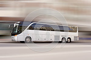 El autobús viajar 