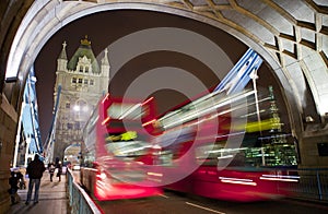 Autobuses transición la Torre puente en londres 