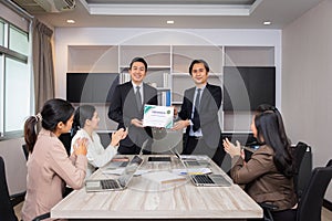Business executives congratulate employees on their excellent work, Business people teamwork