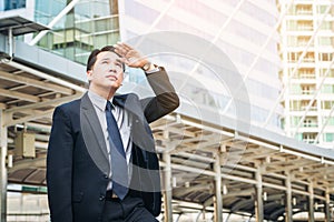 Business man looking away in the modern city