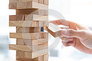 Business people play wooden games, divide the average investment value of a business and jointly manage risks