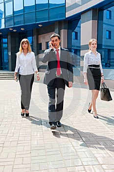 Business people walking i