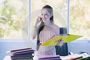 Business woman chatting with customers in a good mood