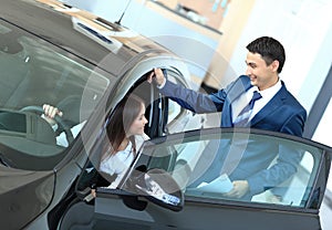 Business woman chooses a car in the office