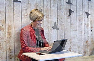 Business woman using laptop while sitting in a cafe