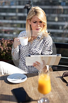 Business woman using a working tablet