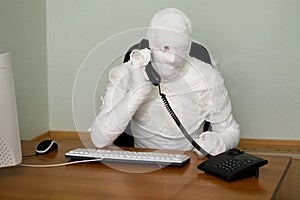 Businessman mummy with telephon