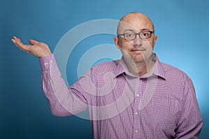 A businessman in a piked shirt in the holding pose