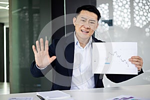 Businessman presenting market crash with urgent hand gesture