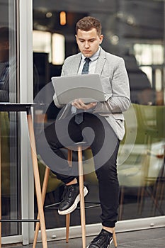 Businessman sitting at thecafe with laptop