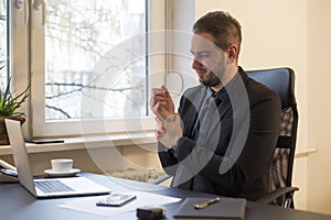 businessman working on laptop in office wrist pain