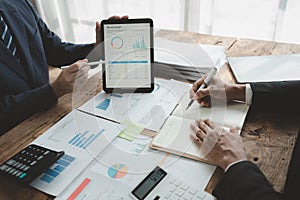 Businessmen are attending a meeting about finances, Discussing tax payments in the conference room, Meeting to plan marketing to