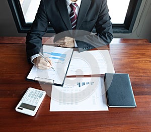 Businessmen, financial, work, accounting, investment advisors Consulting work Work in the office.