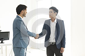 Businessmen making handshake agreement. concept partner to business