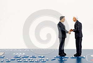 Businessmen miniatures agreeing