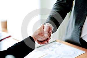 Businessmen shake hands Teamwork, teamwork, understanding, work