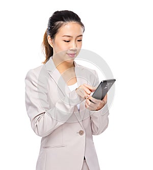 Businesswoman read the message of cellphone