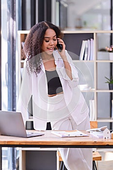 Businesswoman talking on the smartphone in the office