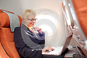 Businesswomanon the board of plane