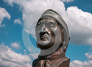 Bust of Dante towards the sky