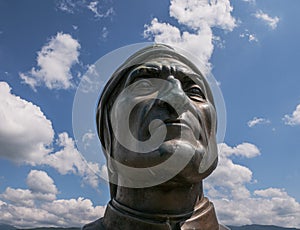 Bust of Dante towards the sky