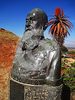 BUST STATUE OF KMDT GENL PETRUS JOHANNES JOUBERT BY PHIL MINNAR