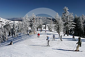 Zaneprázdněn lyžařské středisko 