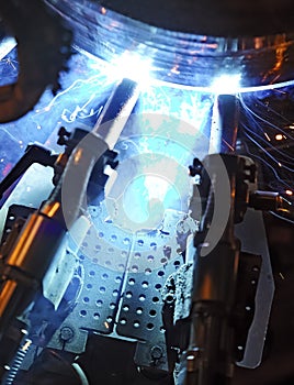 Butt welding underwater pipeline using automatic equipment