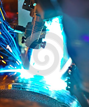 Butt welding underwater pipeline using automatic equipment