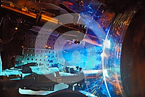 welding underwater pipeline using automatic equipment