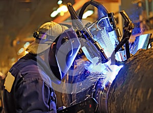 welding underwater pipeline using automatic equipment