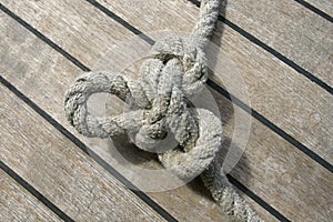 Butterfly knot