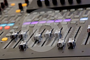 Buttons equipment for sound mixer control, equipment for sound mixer control, electornic device