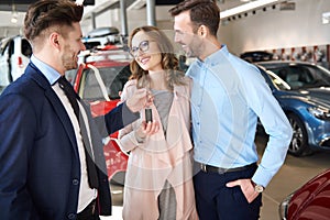 Buying new car by couple